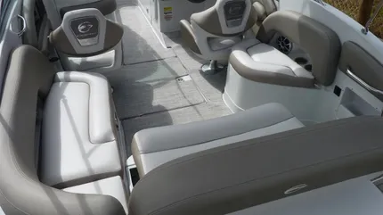 2021 Crownline E235XS