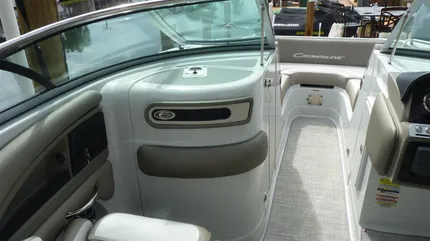 2021 Crownline E235XS