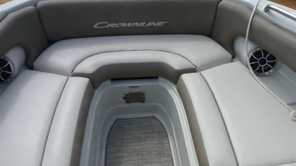 2021 Crownline E235XS