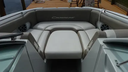 2021 Crownline E235XS