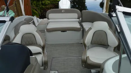 2021 Crownline E235XS