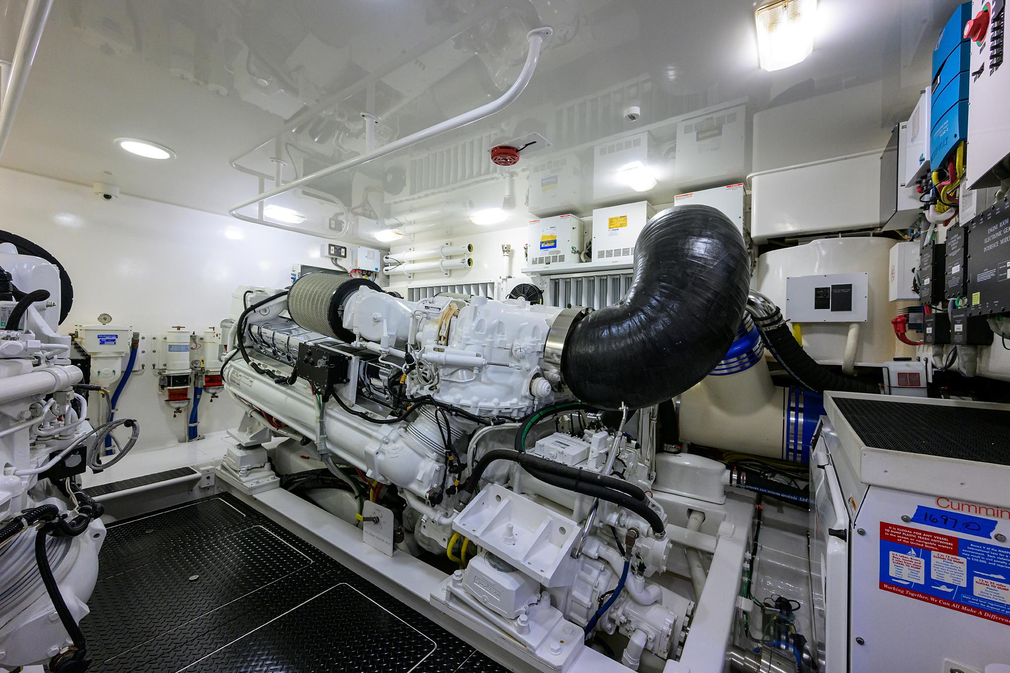 Viking 76 EGARIM  - Engine Room