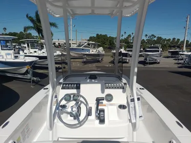 2024 Robalo 206 Cayman