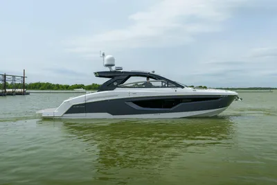 2022 Cruisers Yachts 42 GLS I/O