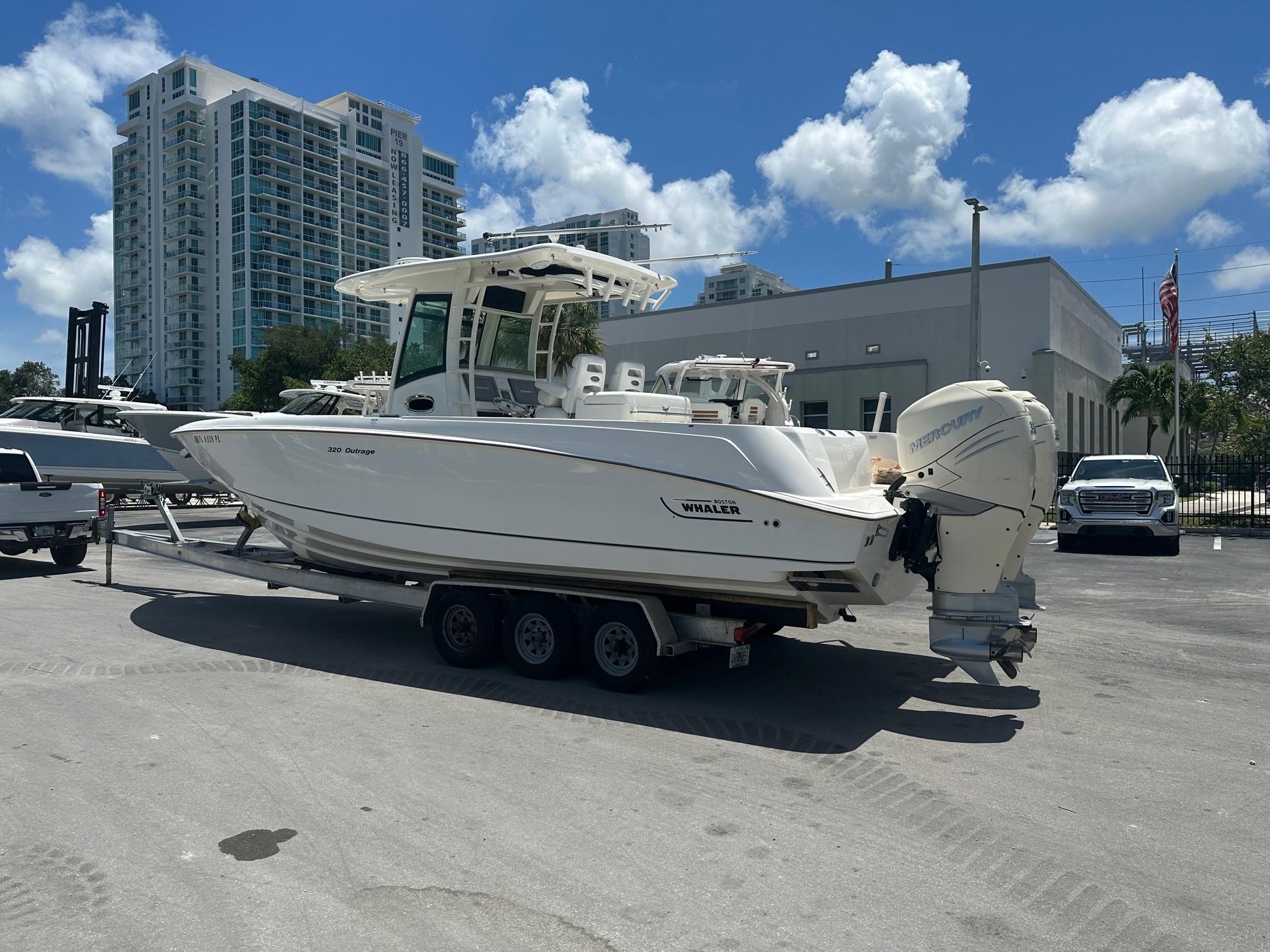 Used 2011 Boston Whaler 320 Outrage, 33125 Miami - Boat Trader