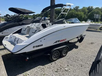 2024 Yamaha Boats AR250