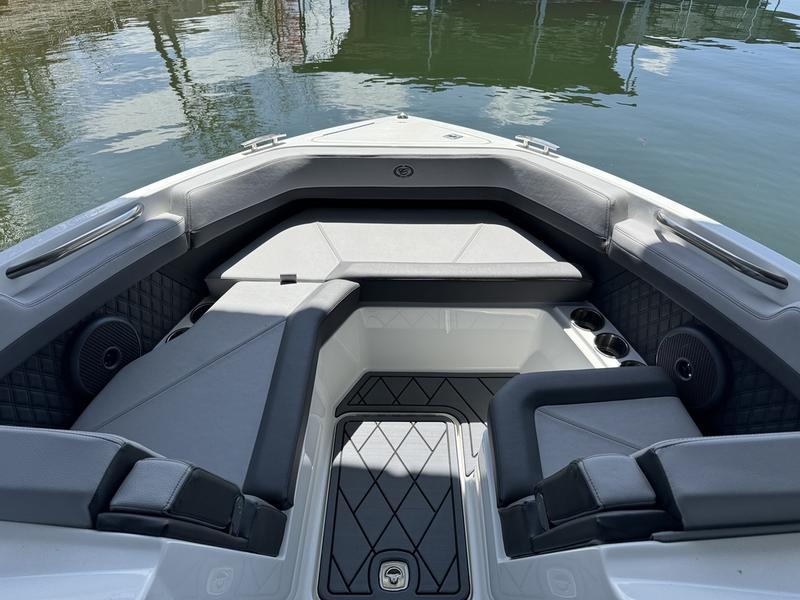 New 2024 Cobalt R6, 65026 Lake Ozark Boat Trader