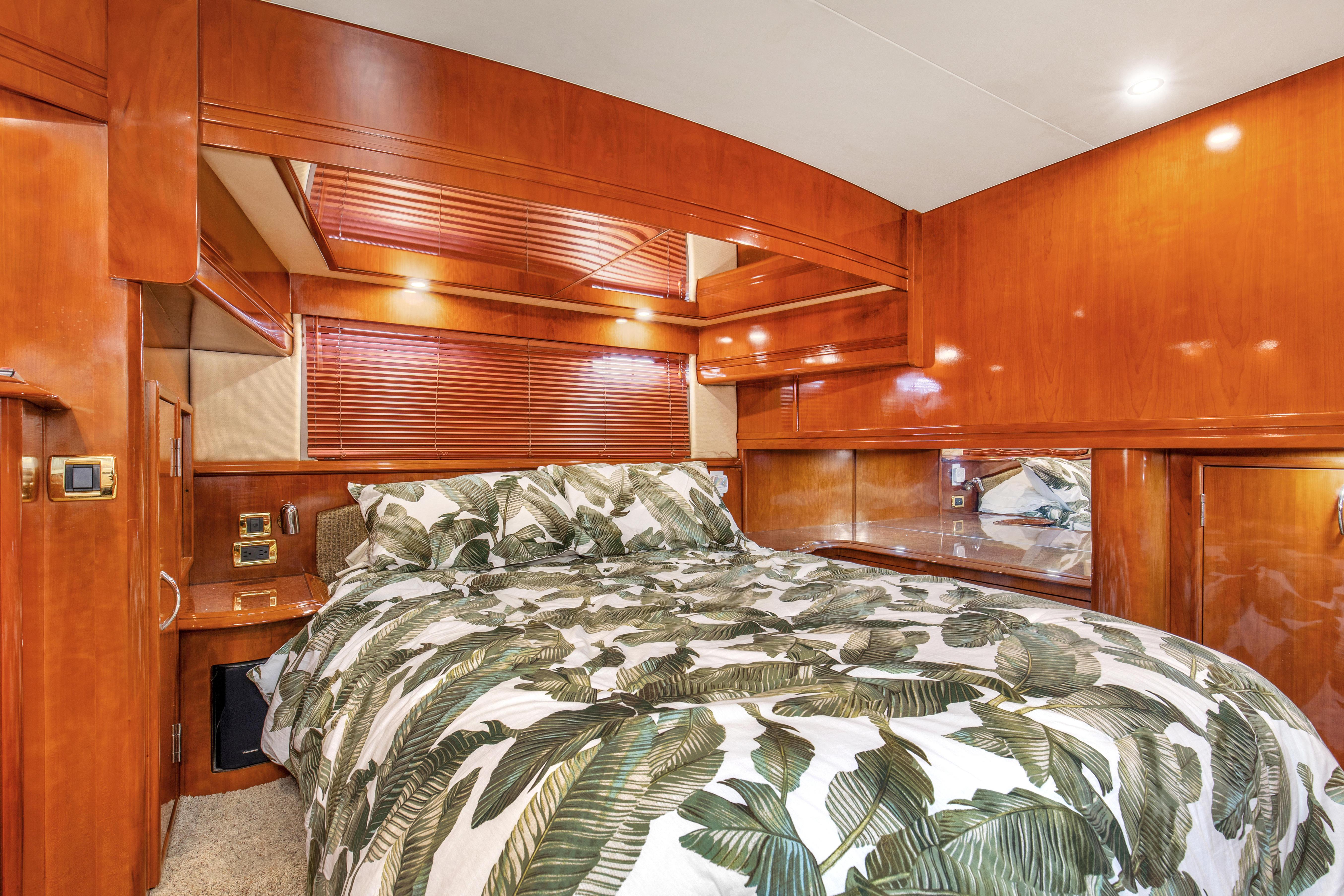 2003 57' Carver 570 Voyager Beautiful Master Stateroom