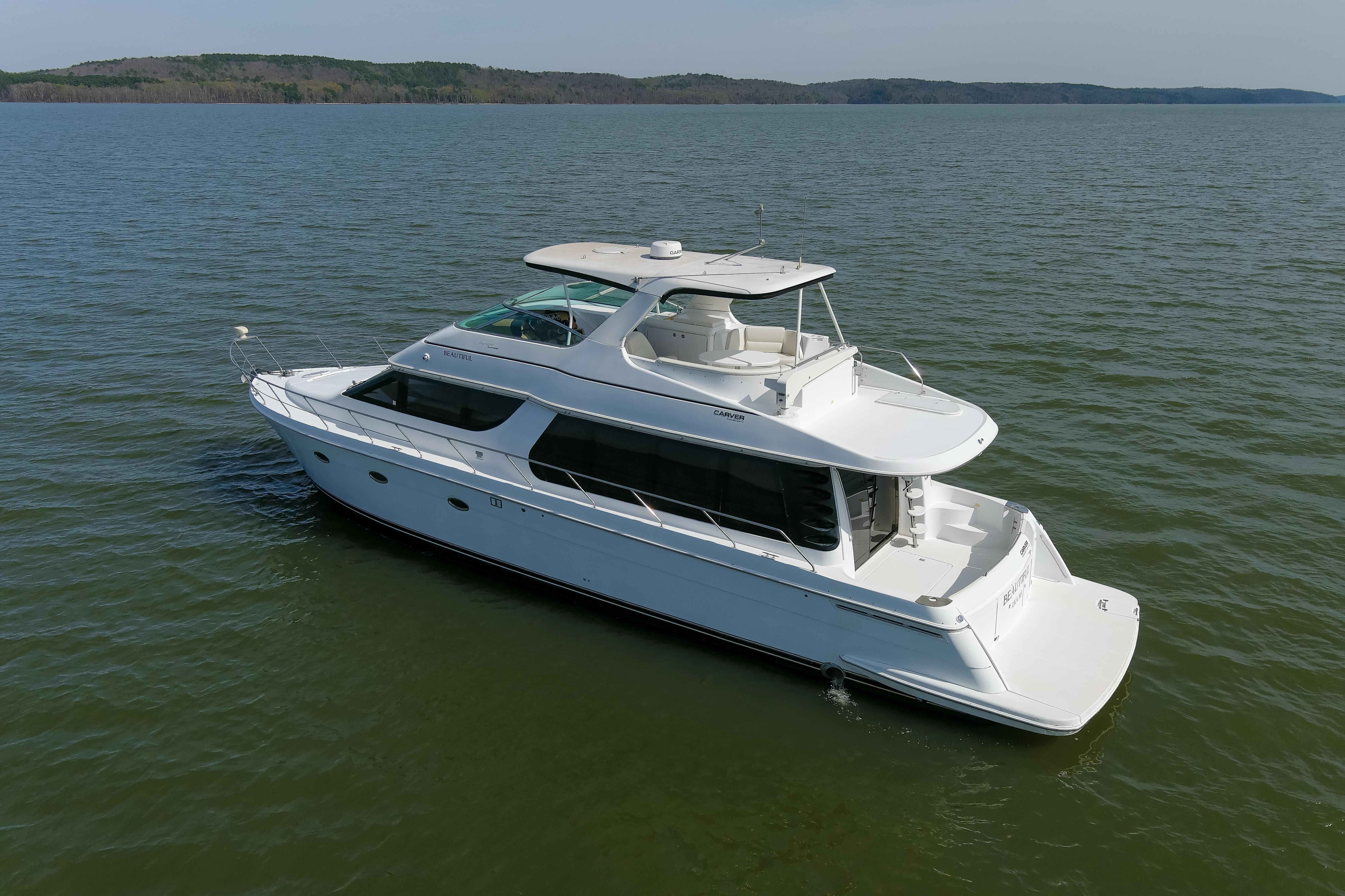 2003 57' Carver 570 Voyager Beautiful Profile