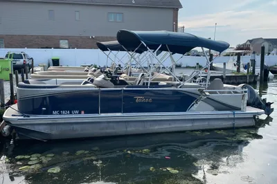 2023 Tahoe Pontoon LTZ Rear Fish