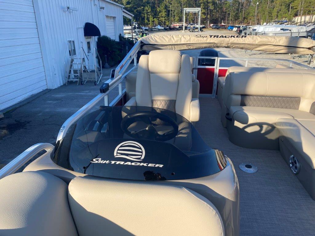 2023 Sun Tracker Party Barge® 22 RF DLX