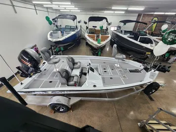 2023 Xpress Boats H17C 90HP VMAX