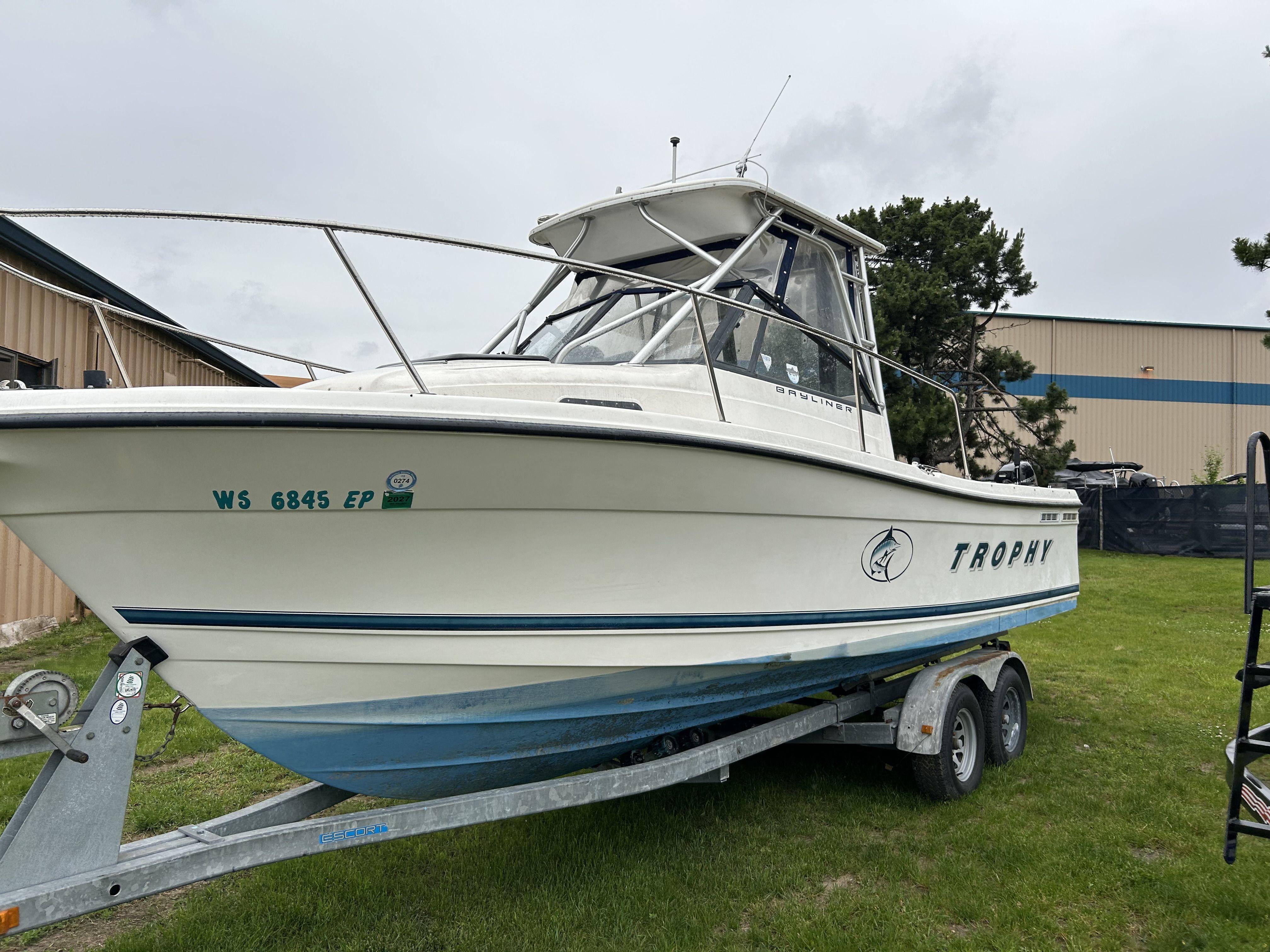 Used 1999 Trophy 2352FV, 53072 Pewaukee - Boat Trader