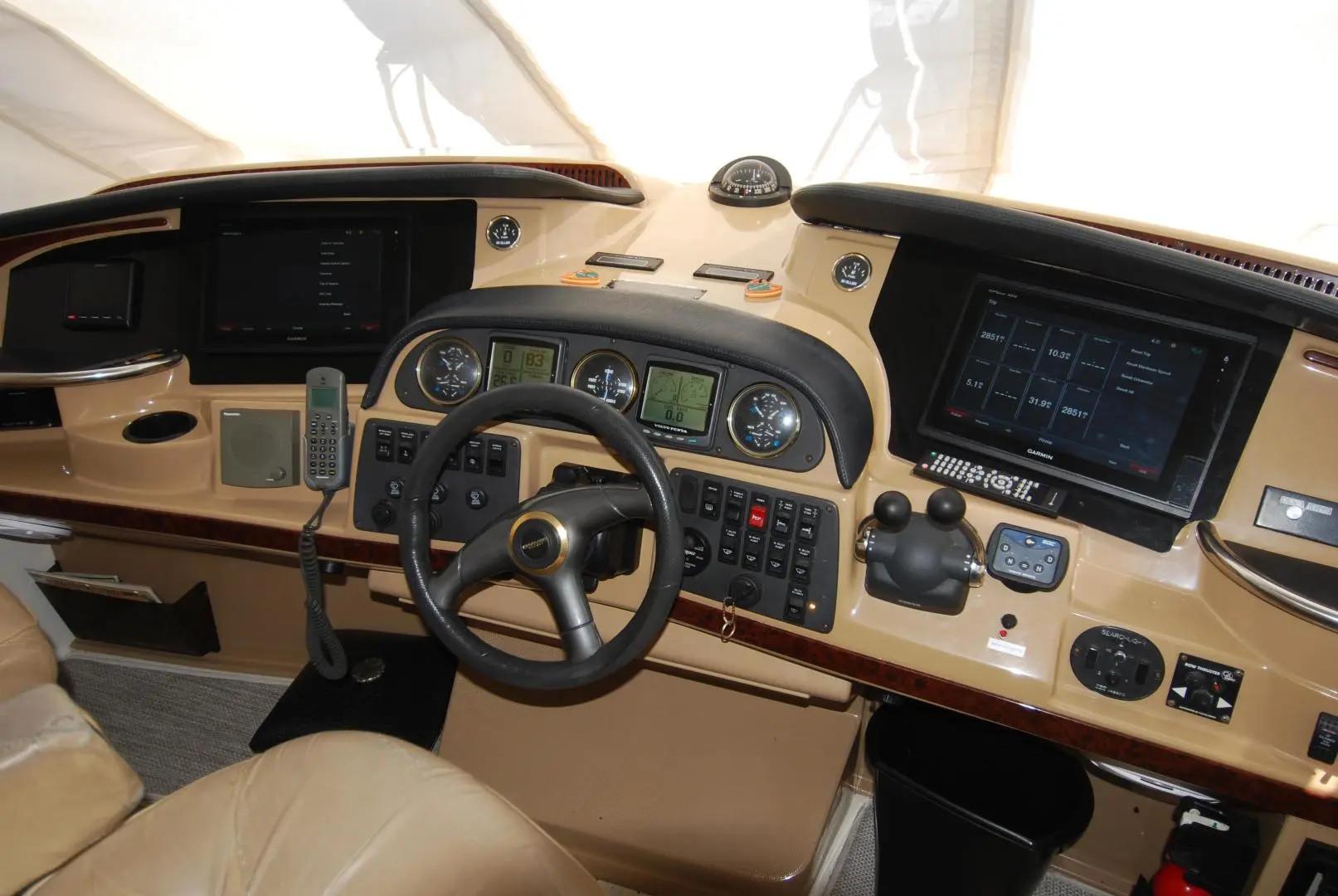 2002-Carver-564-Cockpit