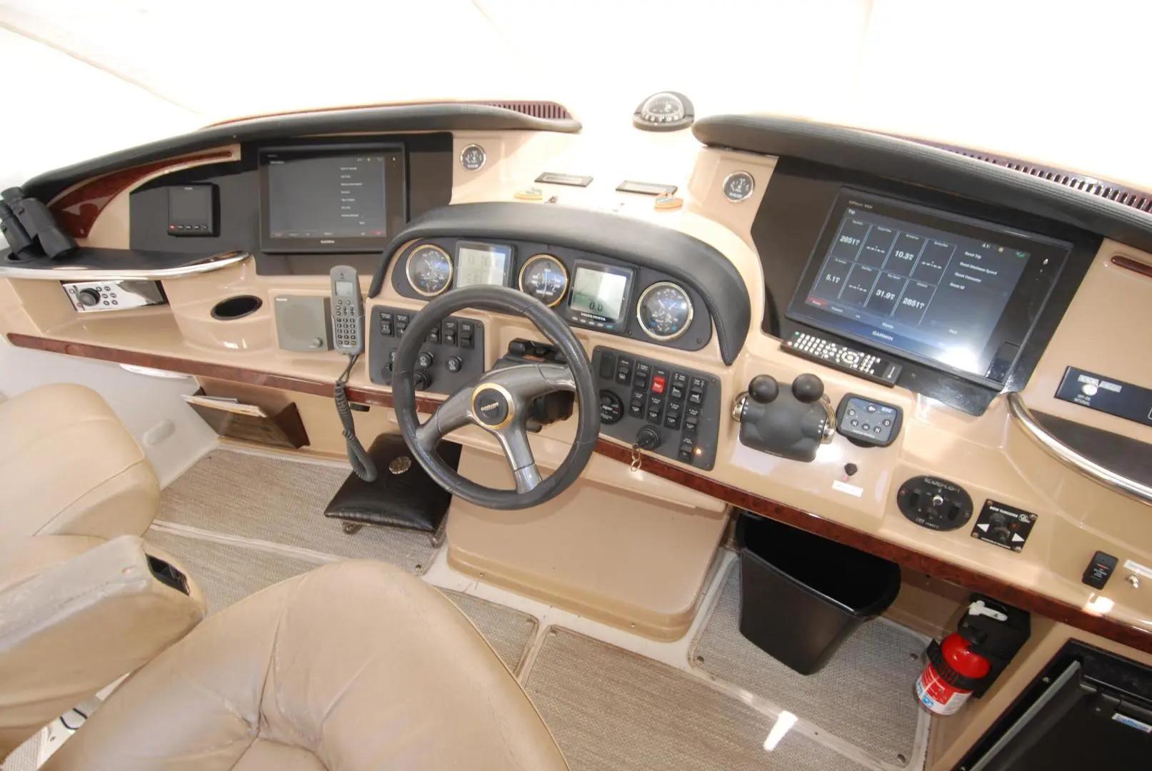 2002-Carver-564-Cockpit
