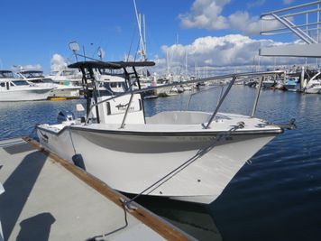 2022 Thresher 25 Center Console