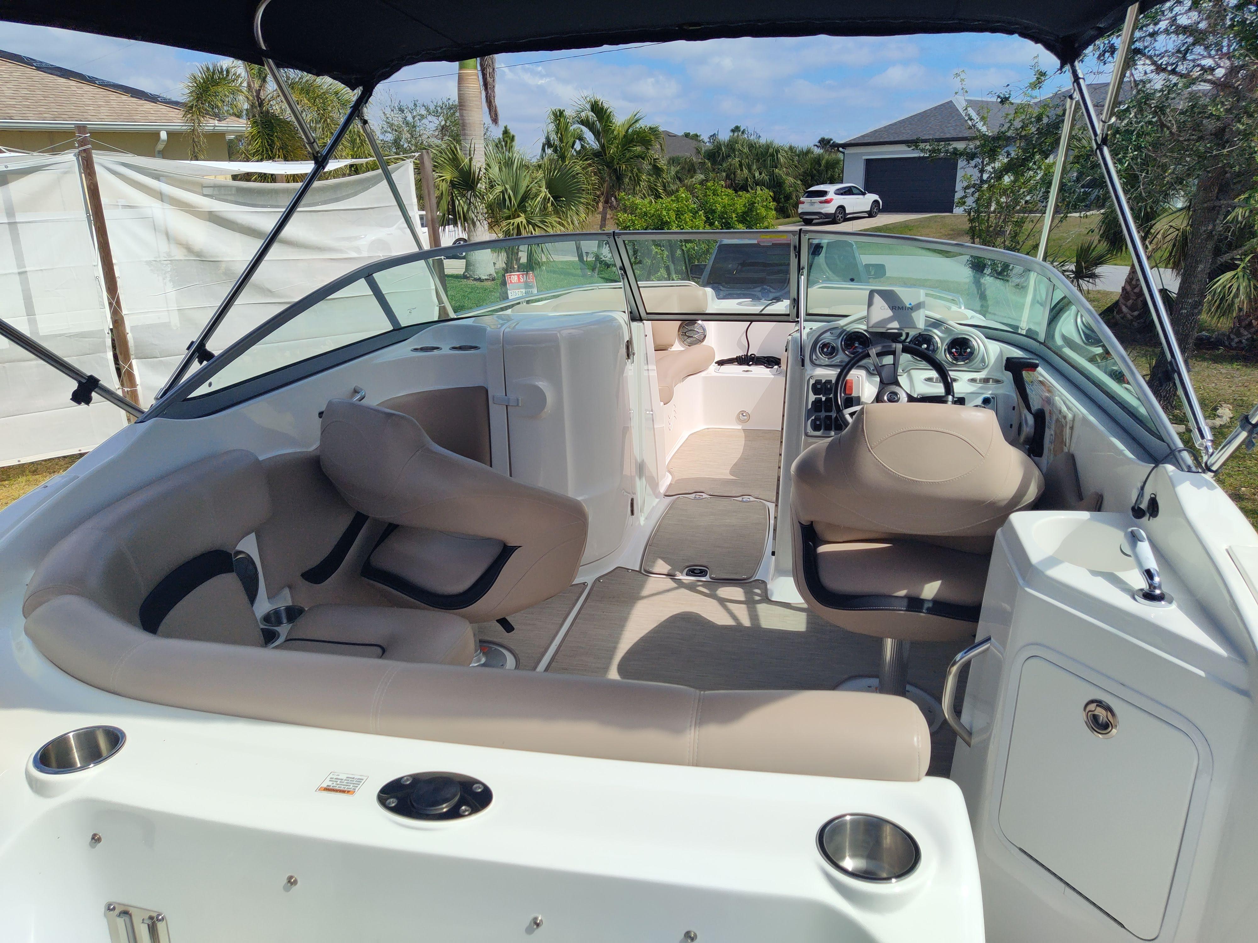 2015 Hurricane SunDeck 2200 OB