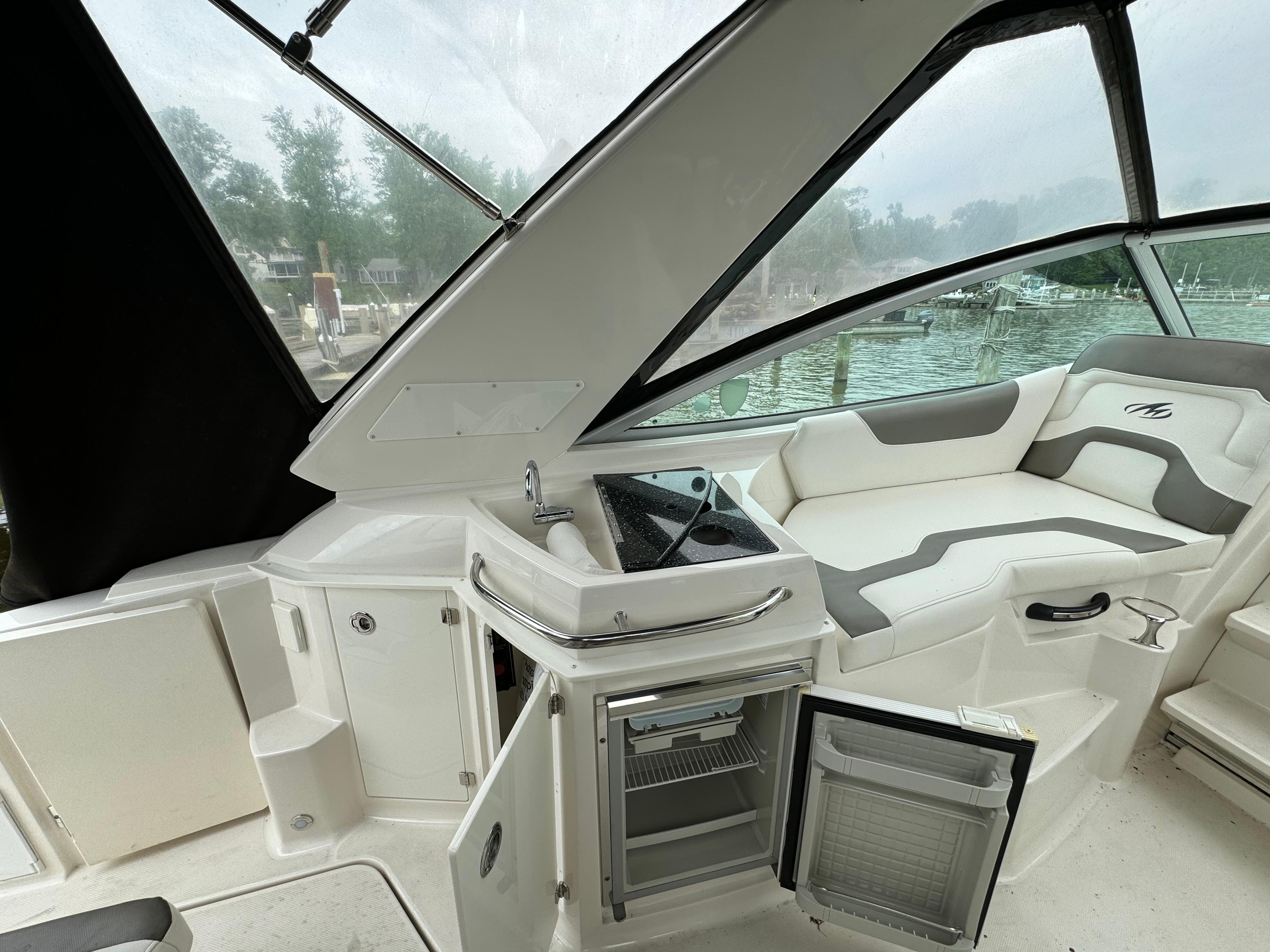 2014 Monterey 280 Sport Yacht