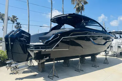 2024 Cruisers Yachts 42 GLS South Beach Outboard