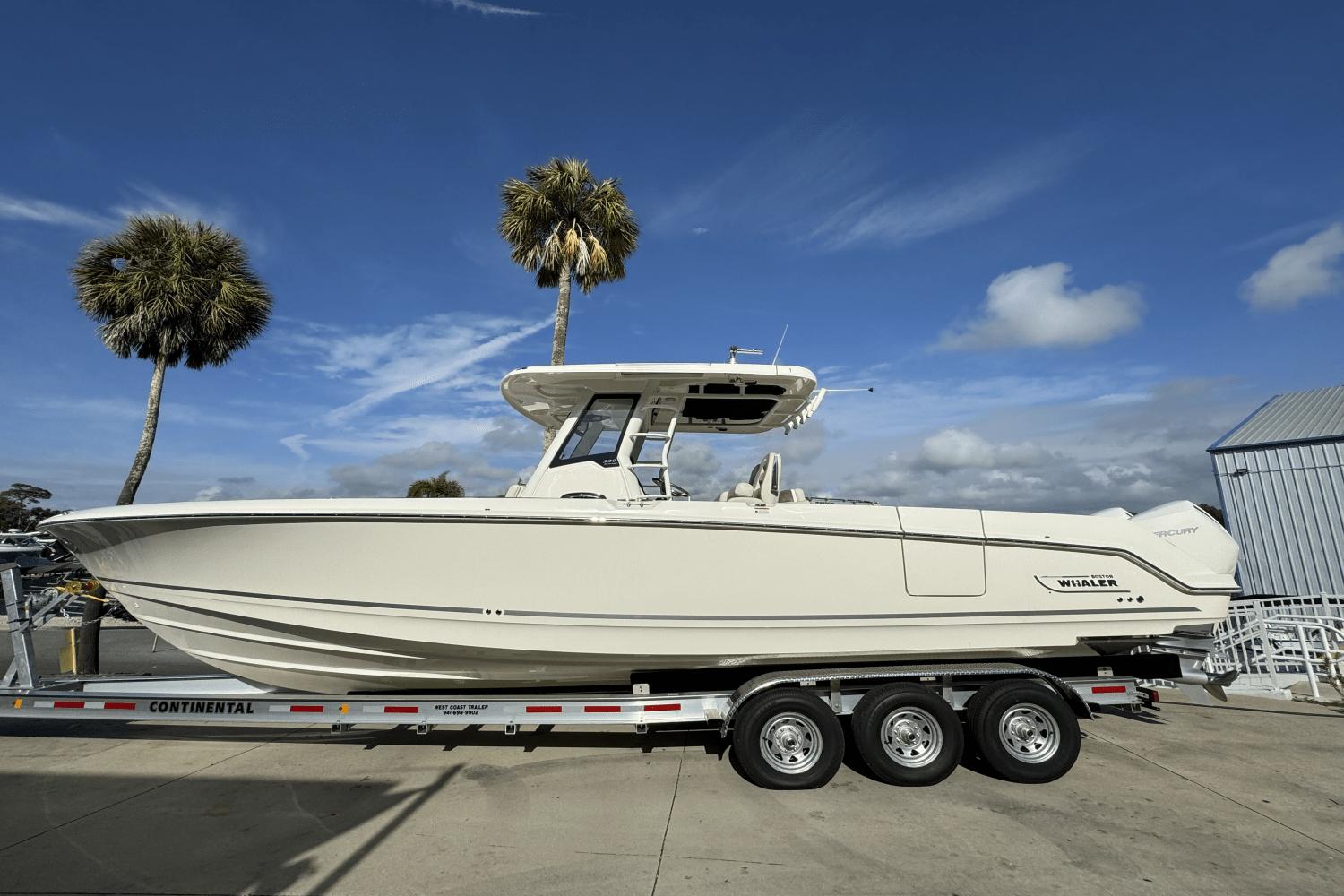 New 2024 Boston Whaler 330 Outrage, 34285 Venice Boat Trader