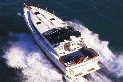 1985 Sea Ray 390 Express Cruiser