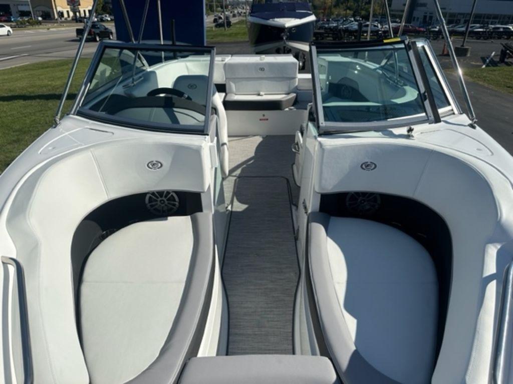 New 2024 Cobalt 220S, 45014 Fairfield - Boat Trader