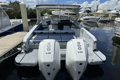 2024 Aviara AV32 Outboard