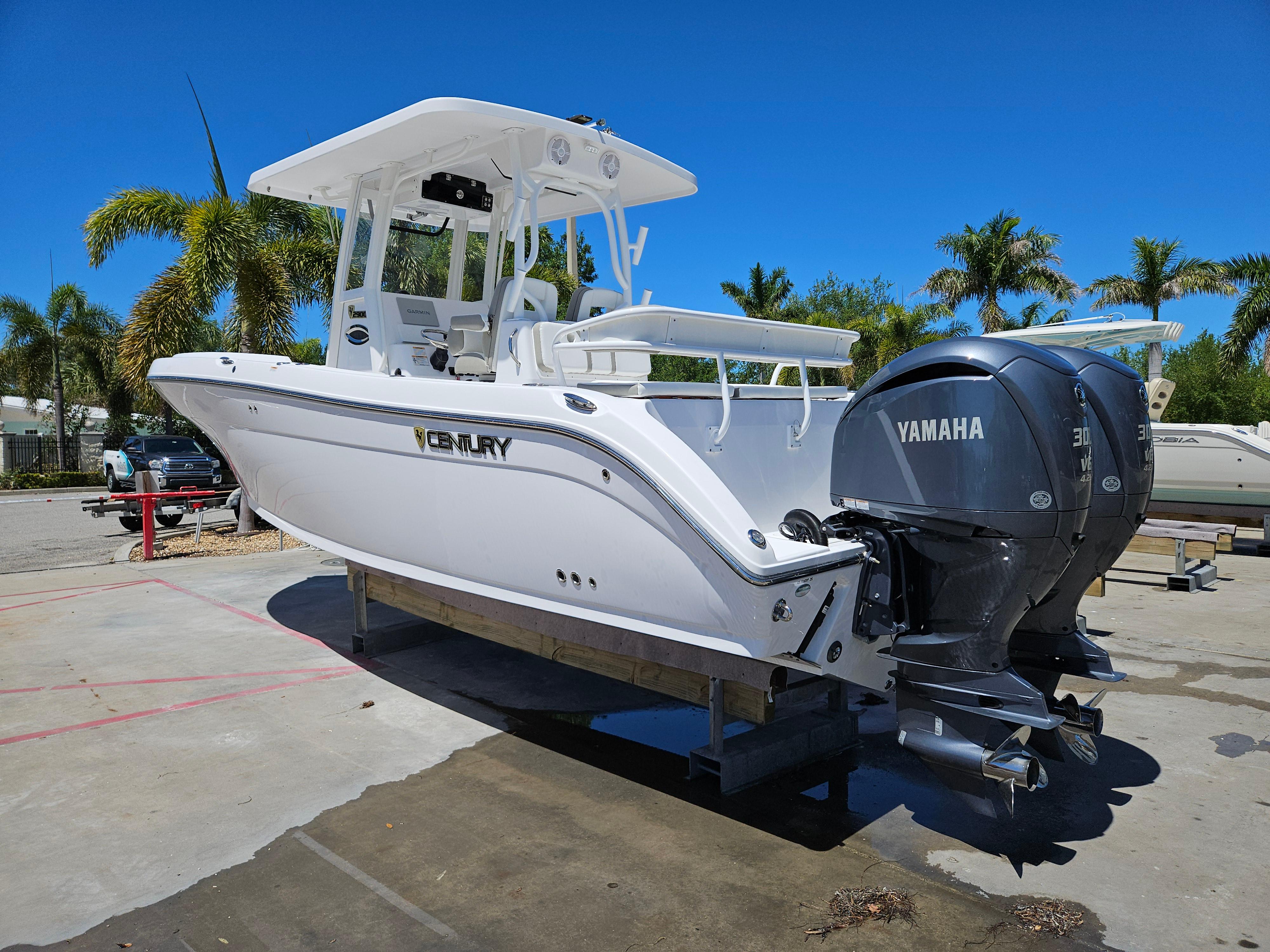 2022 Century 2900 Center Console