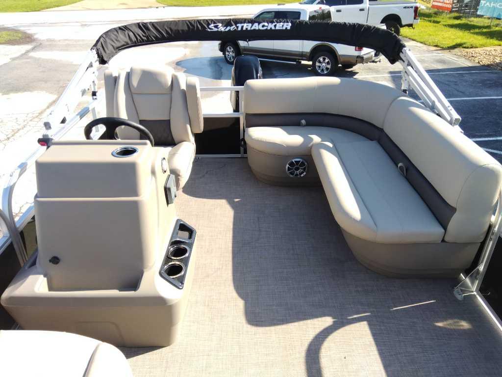 2024 Sun Tracker Party Barge 16 DLX