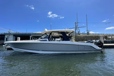 2024 Boston Whaler 350 Realm