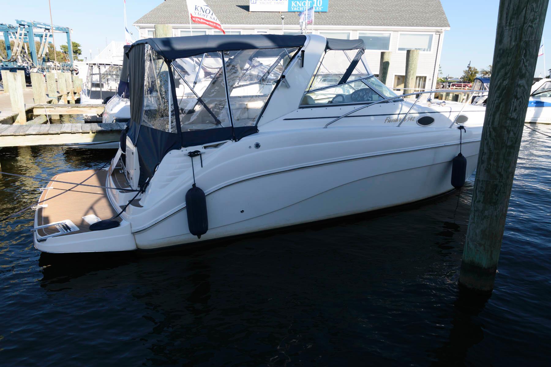 2005 Rinker Fiesta Vee 342