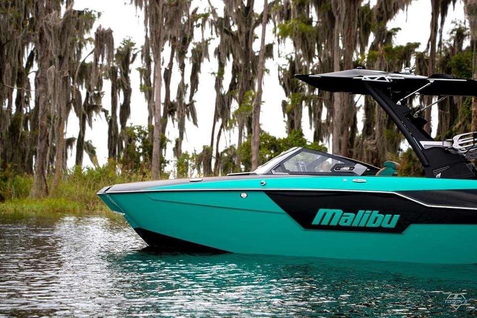 2021 Malibu M220