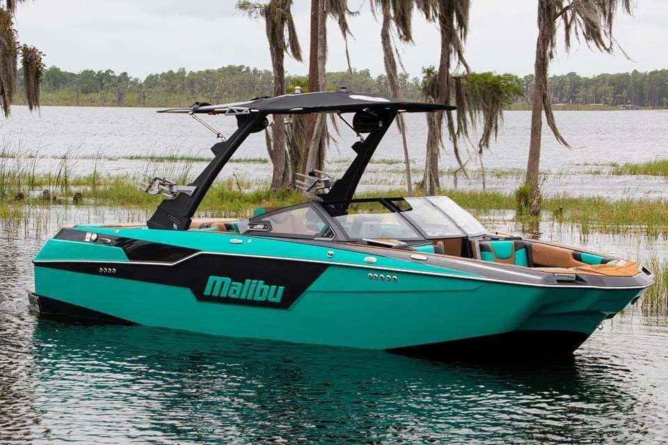 2021 Malibu M220