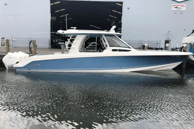 2024 Boston Whaler 350 Realm