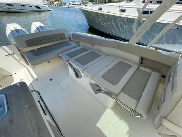 2020 Boston Whaler 32 VANTAGE