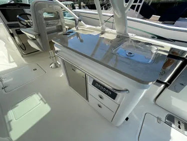 2020 Boston Whaler 32 VANTAGE