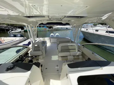 2020 Boston Whaler 32 VANTAGE