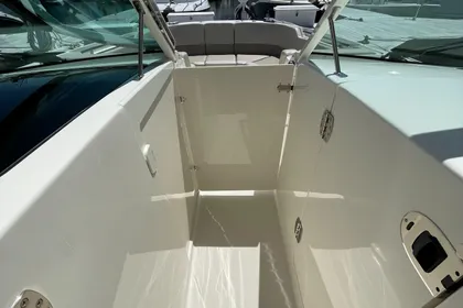 2020 Boston Whaler 32 VANTAGE