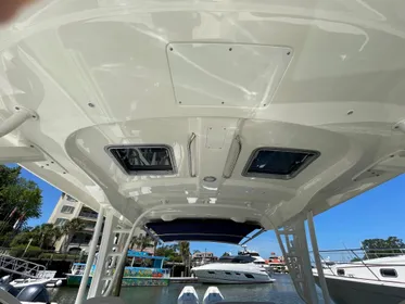 2020 Boston Whaler 32 VANTAGE