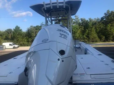 2023 Robalo 246 Cayman