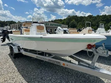 2024 NauticStar 214 Bay