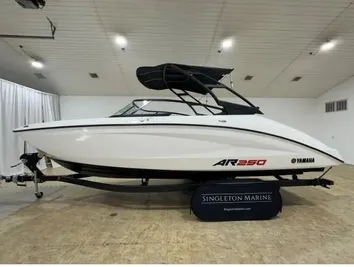 2024 Yamaha Boats AR250