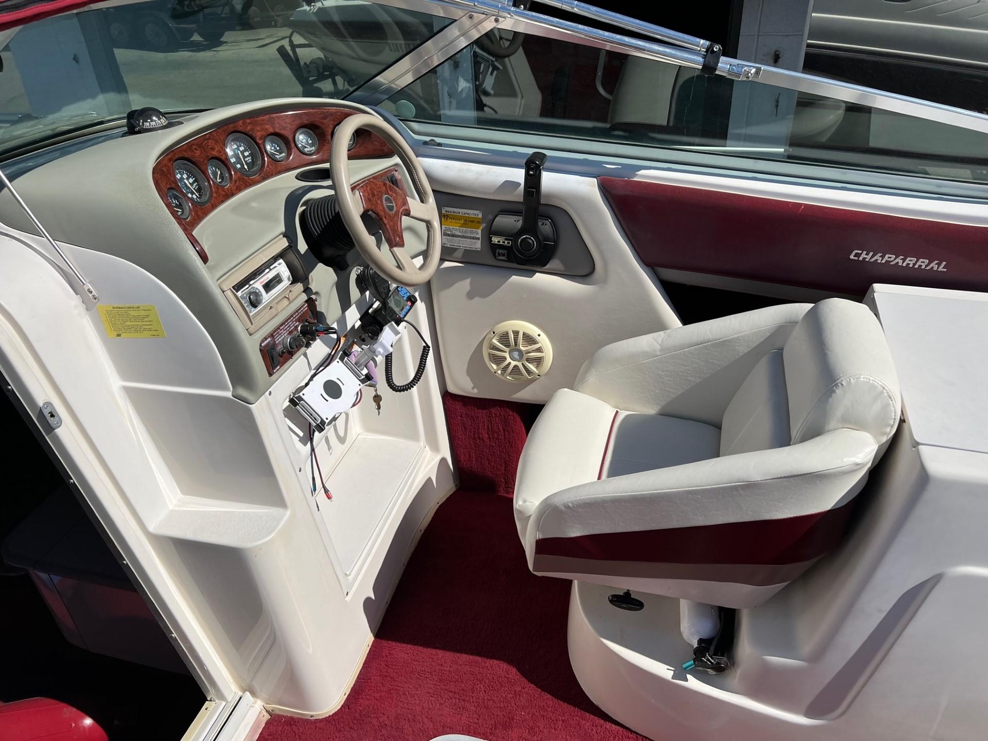 1996 Chaparral 2335 Limited Cuddy