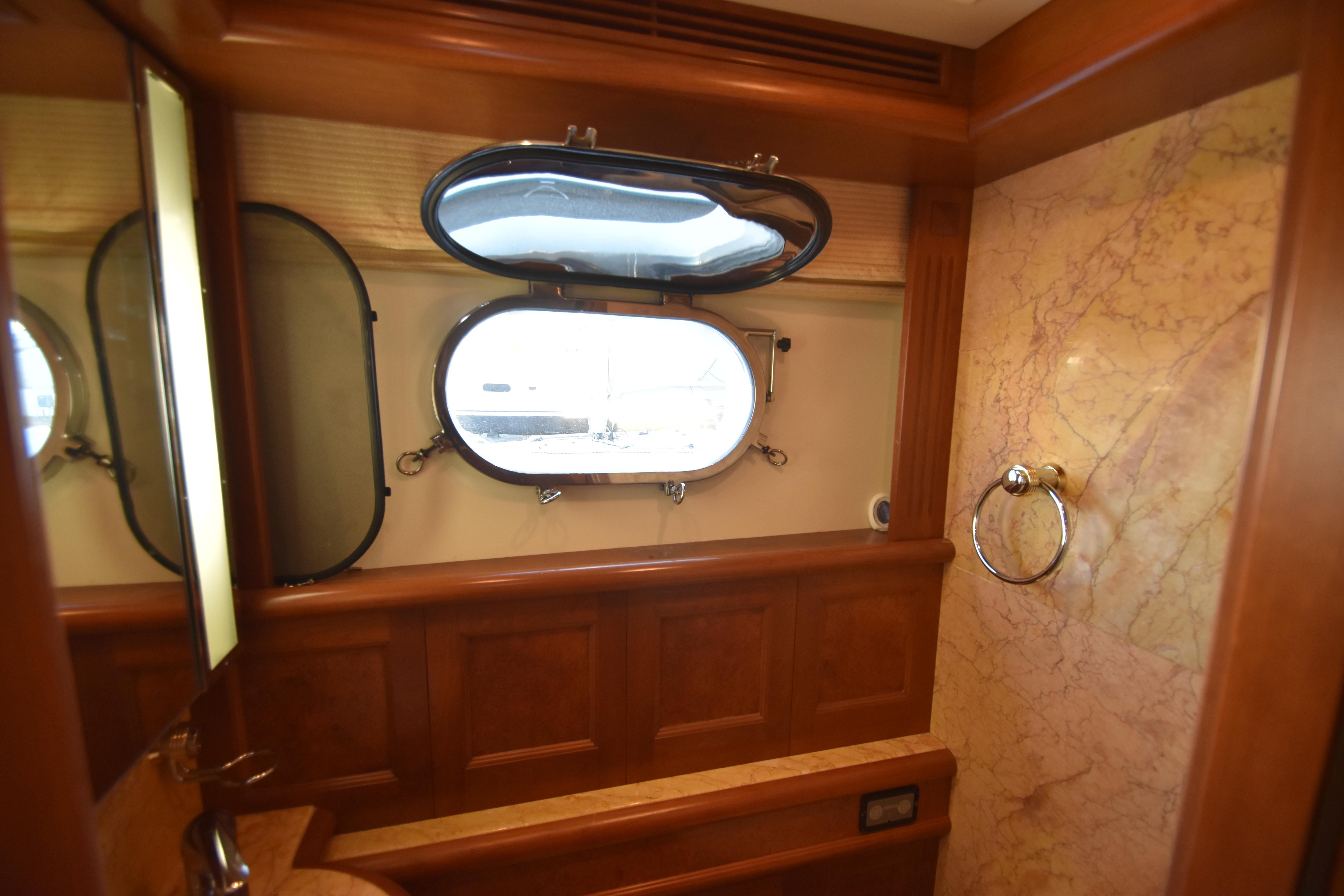 2006 Farmont 70 Expedition Yacht
