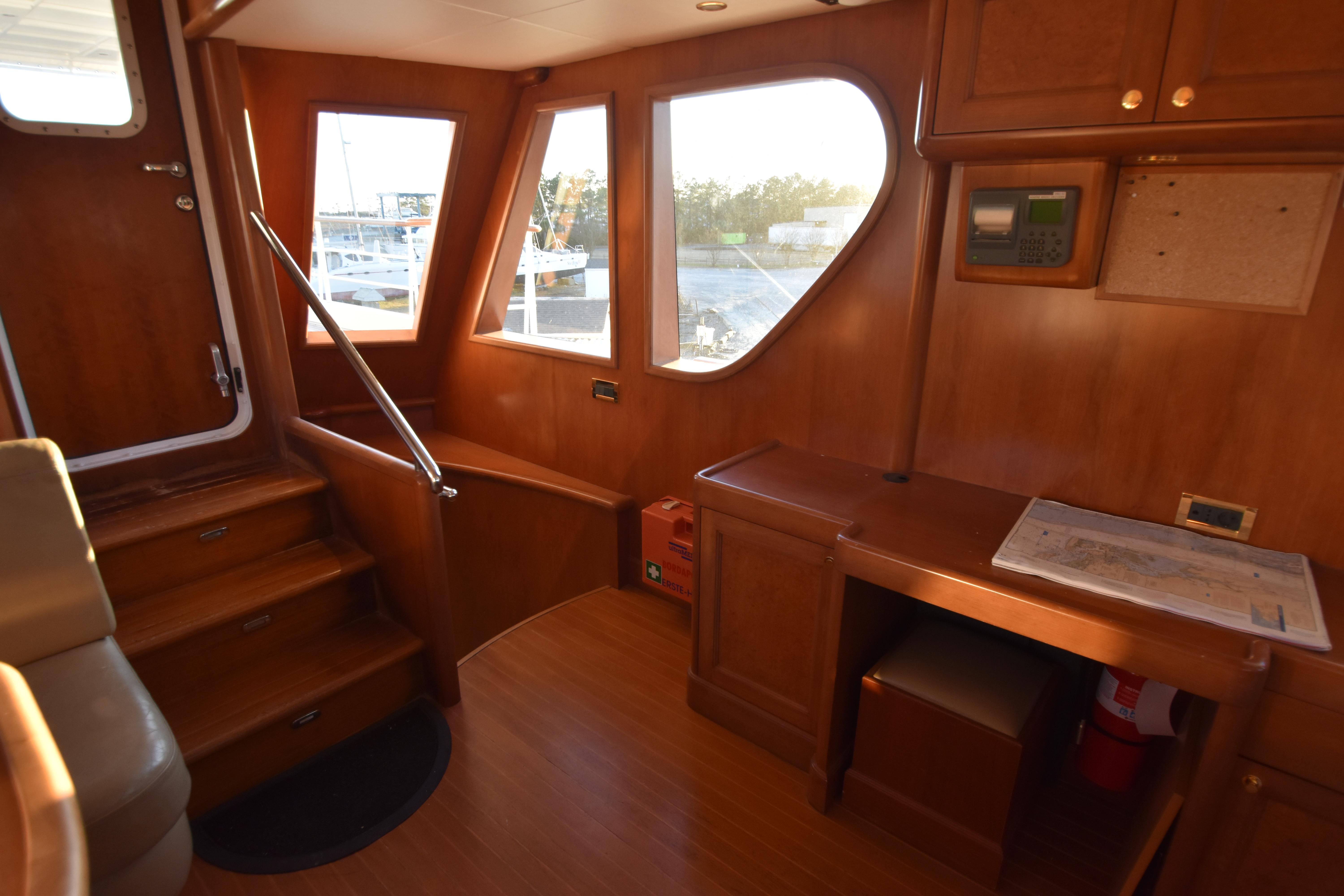 2006 Farmont 70 Expedition Yacht