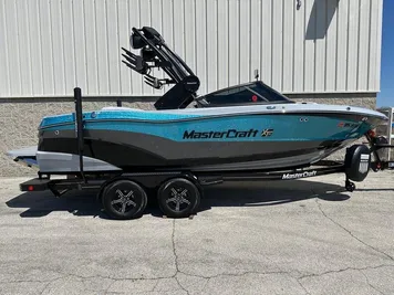 2022 MasterCraft XT21