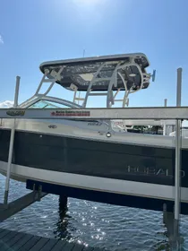 2017 Robalo R247 Dual Console