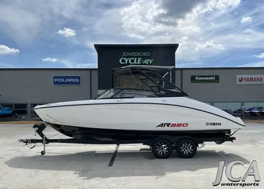 2024 Yamaha Boats AR250