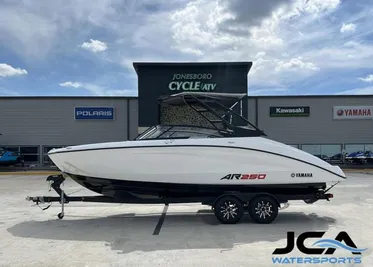 2024 Yamaha Boats AR250