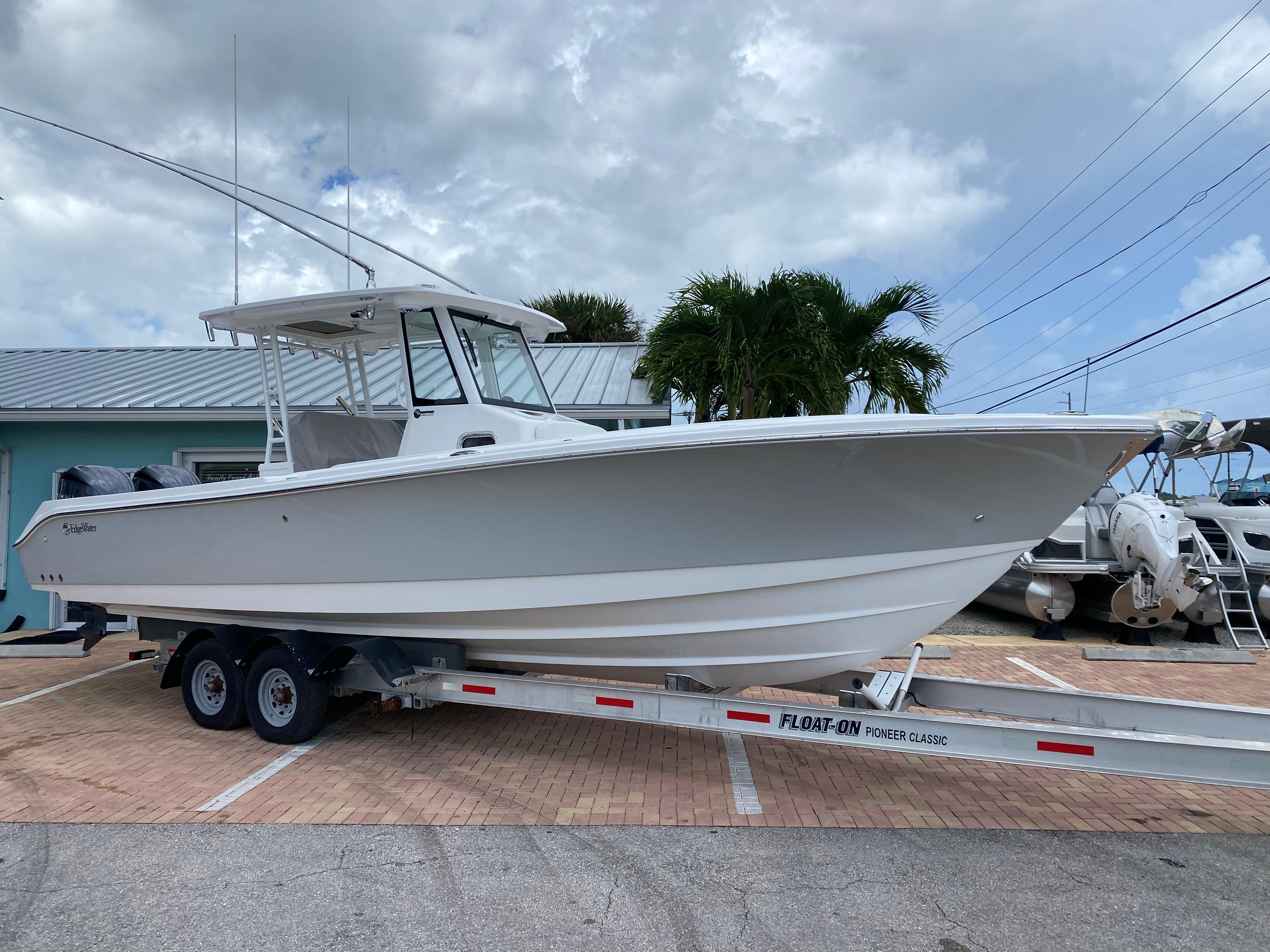 Outboard center console boat - 800 Offshore - Tinn-Silver